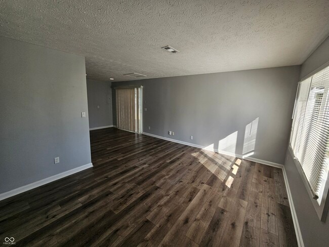 1433 Hillcrest Dr