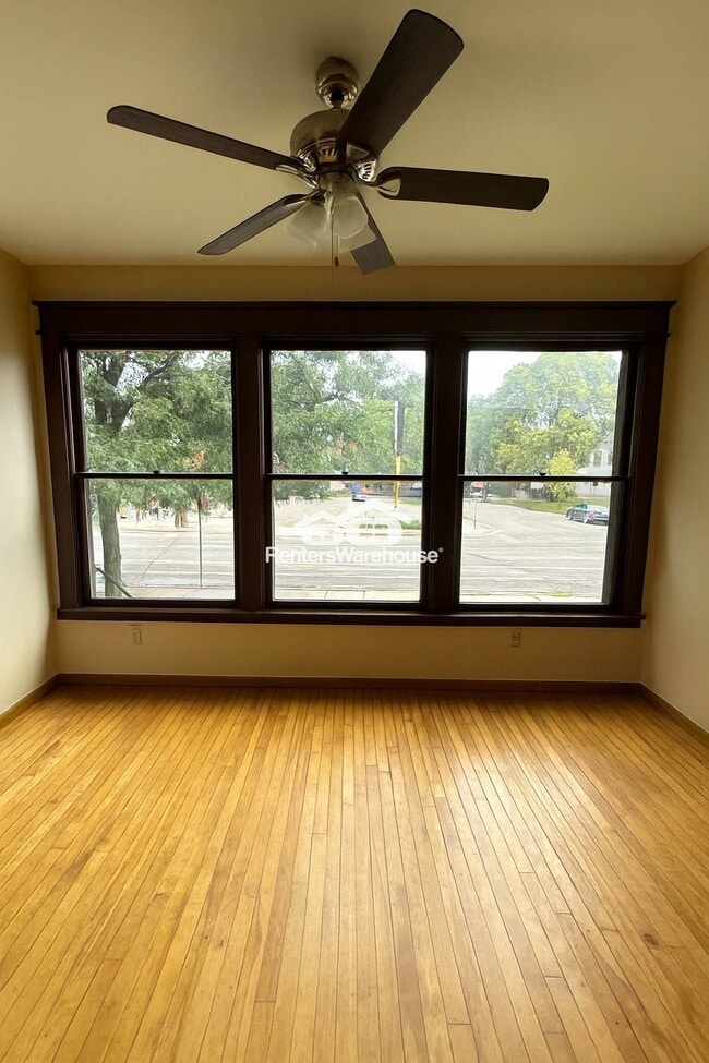 Photo - 1700 Como Ave SE