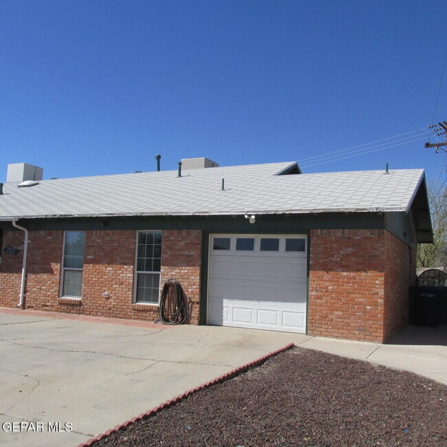 Photo - 2933 Wedgewood Dr