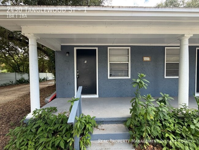 Building Photo - 2430 Tanglewood St Unit 1