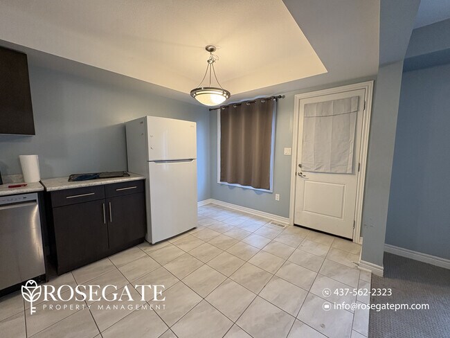 Photo - Spacious 6-Bedroom Freehold Townhouse with Garage & Backyard – Thorold