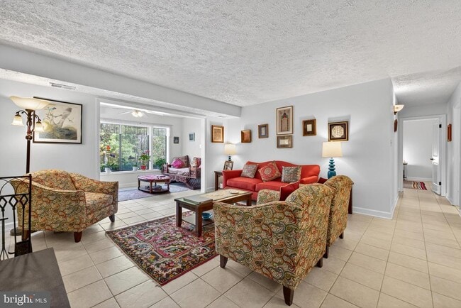 Building Photo - 910 Windbrooke Dr Unit 910