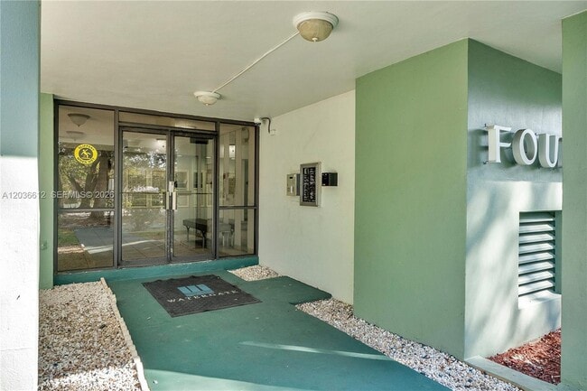 Photo - 2781 Taft St Unidad 303