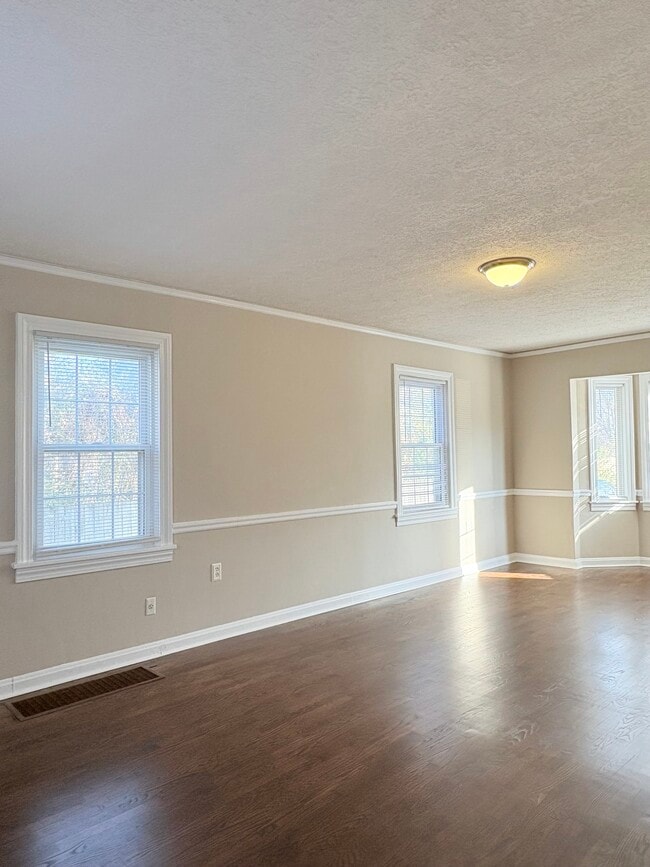 Photo - 707 Edgewood St