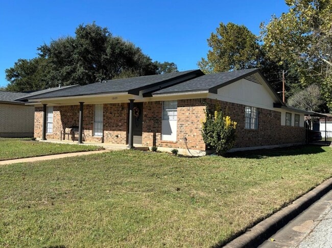 Photo - 1009 Lawndale Ave