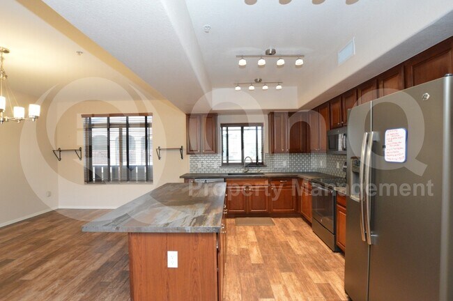 Photo - 2402 E 5th St