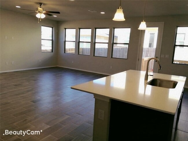 Photo - 2018 Crimson Rosella Trl