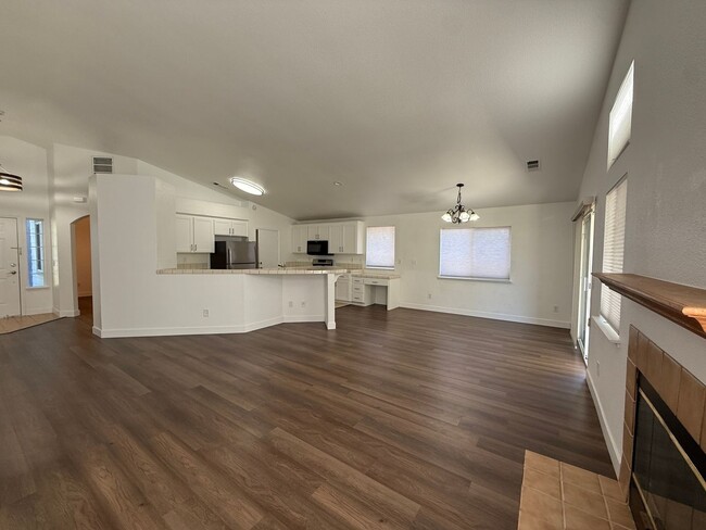 1030 Windmill Dr
