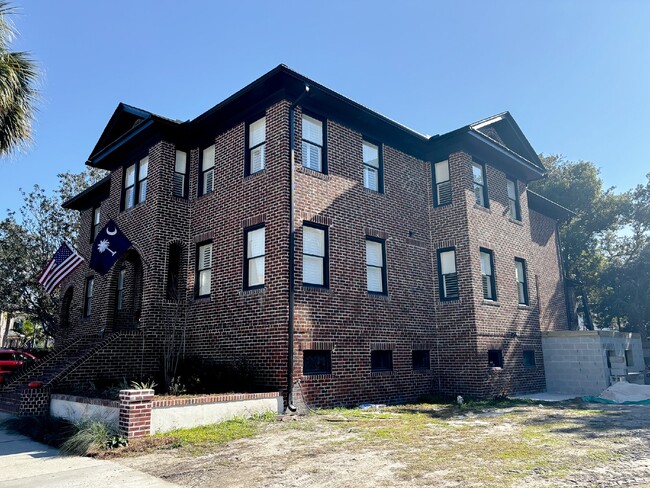 Photo - 4 Bedroom 4 Bath Downtown Stunner! Unit B