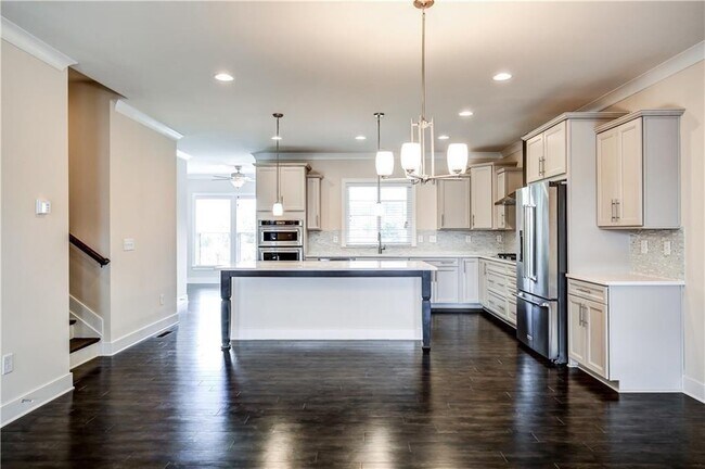 Photo - 827 Stone Ridge Ln NE