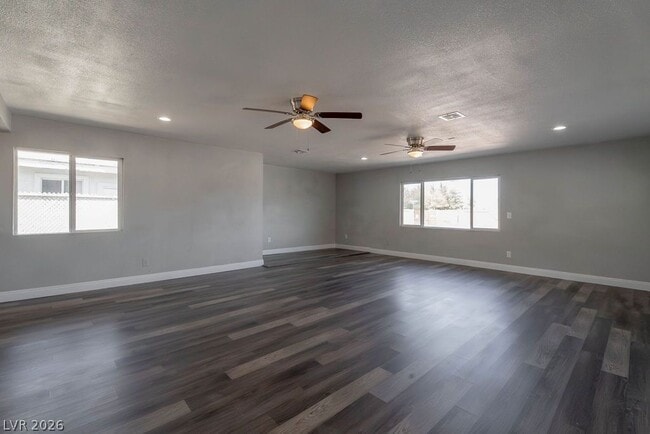 1501 N Tonopah Dr