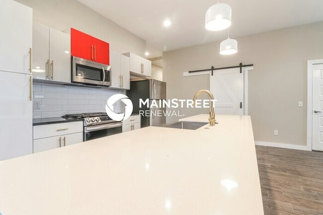 Photo - 3 Bedroom Pet-Friendly Home in Oklahoma City, OK with Main Street Renewal