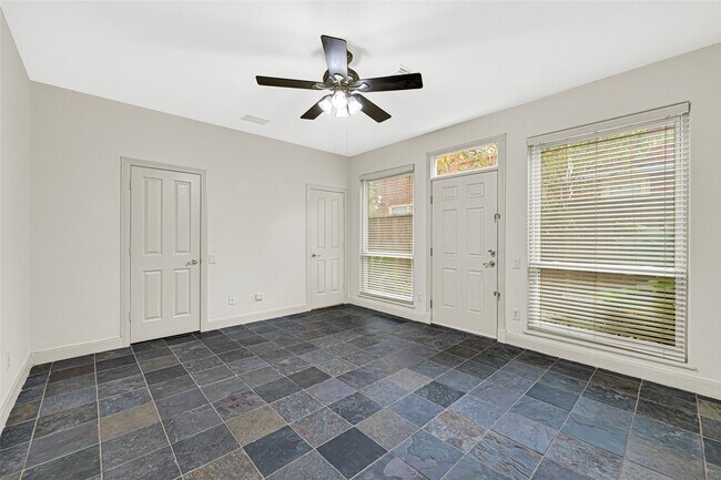 Photo - 2414 Calumet St Unit B