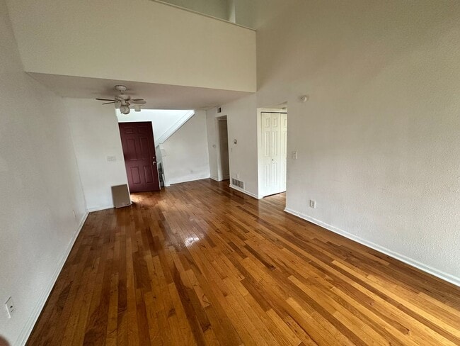 Photo - Spacious 3 Bed, 2 Full Bath Townhome near the Highline Canel!