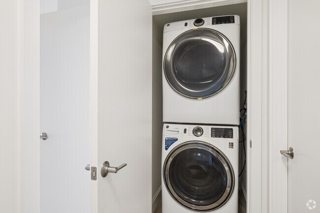 2BR, 2.5BA - 1,300SF - Laundry