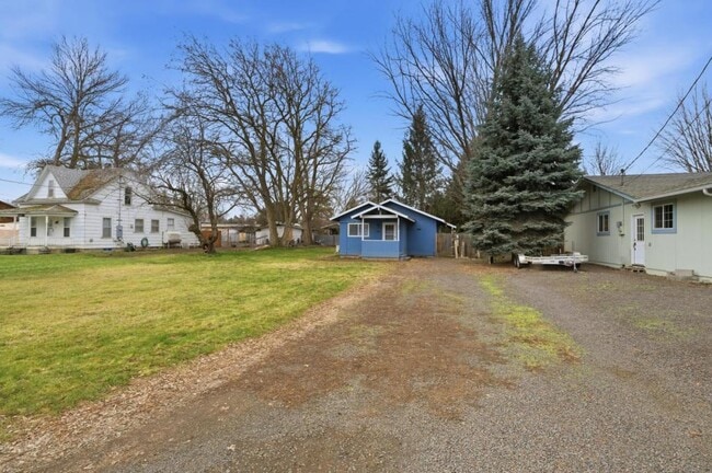 Building Photo - 355 W 6th St