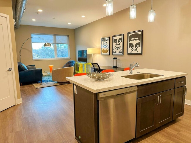 1 Eisenberg Pl Unit SI ID1224665P