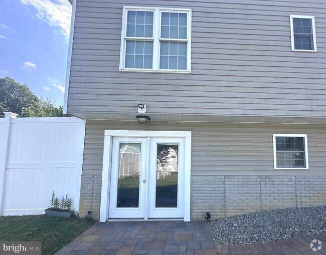 Building Photo - 22760 Taylor Ln Rental