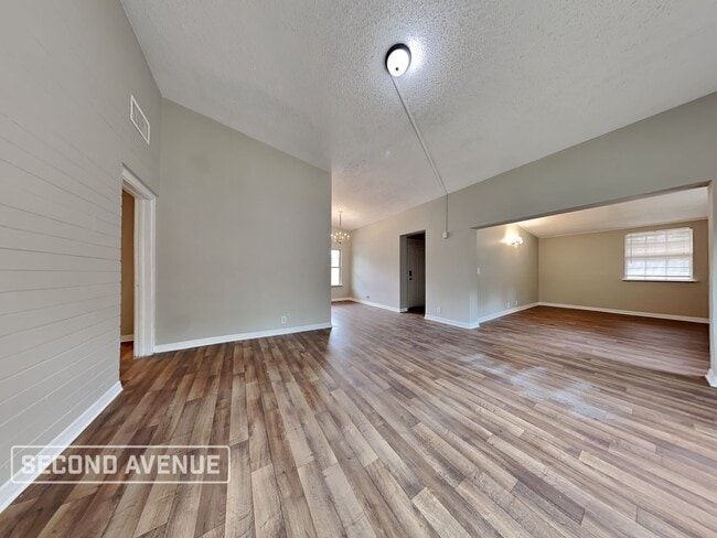 Photo - 3815 Rendale Dr N