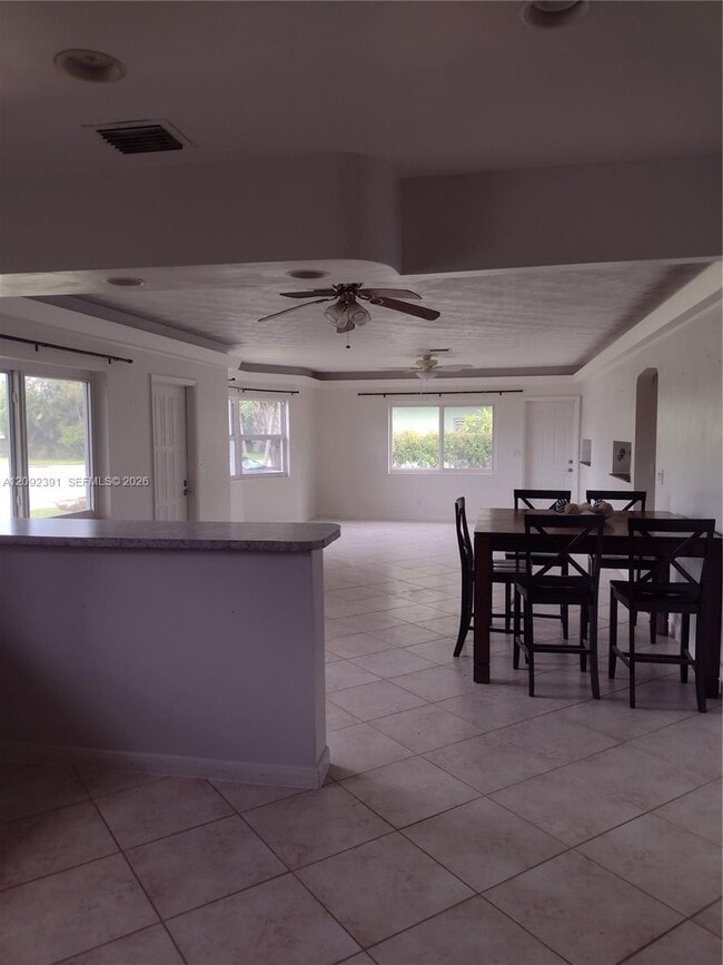 225 E 29th Ct