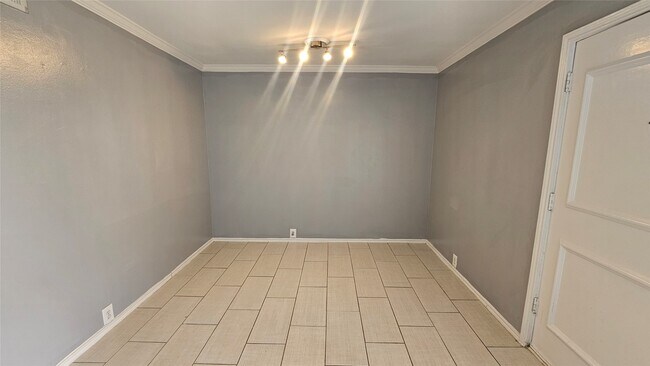 Building Photo - 3015 Greenridge Dr Unit 68