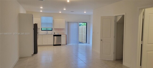 Photo - 1461 NE 5th Ave