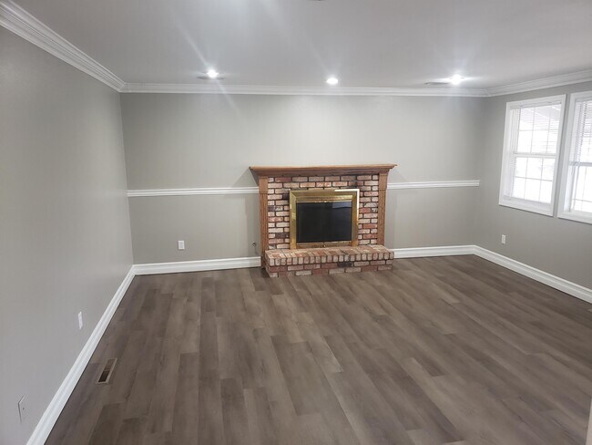 Photo - 817 Stafford Way