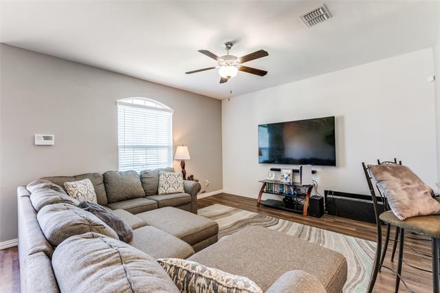 Photo - 507 Saffron St