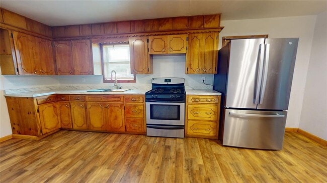 Photo - 105 S B St