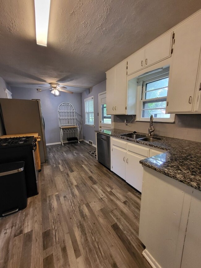 Photo - PRELEASING for Aug 7th! (3-4) Bedroom/(2) Bath Close to Campus!