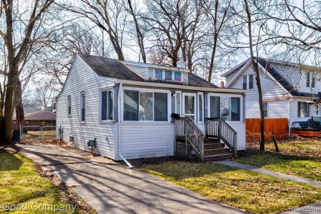 Photo - 610 E Lewiston Ave House