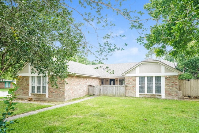 Photo - 332 Coventry Ln