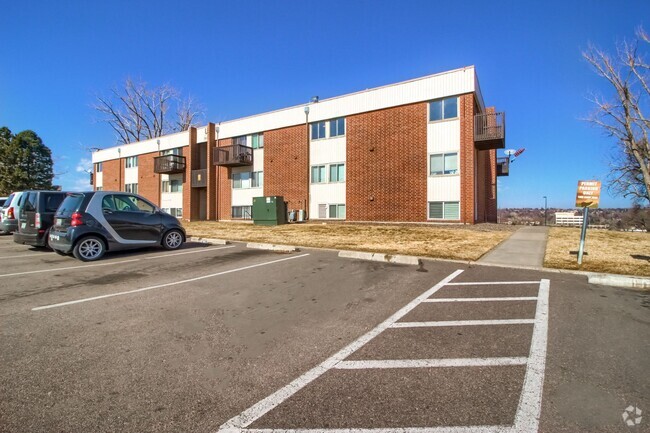 Building Photo - Charming 2-Bedroom Unit in a Prime Lakewoo... Rental