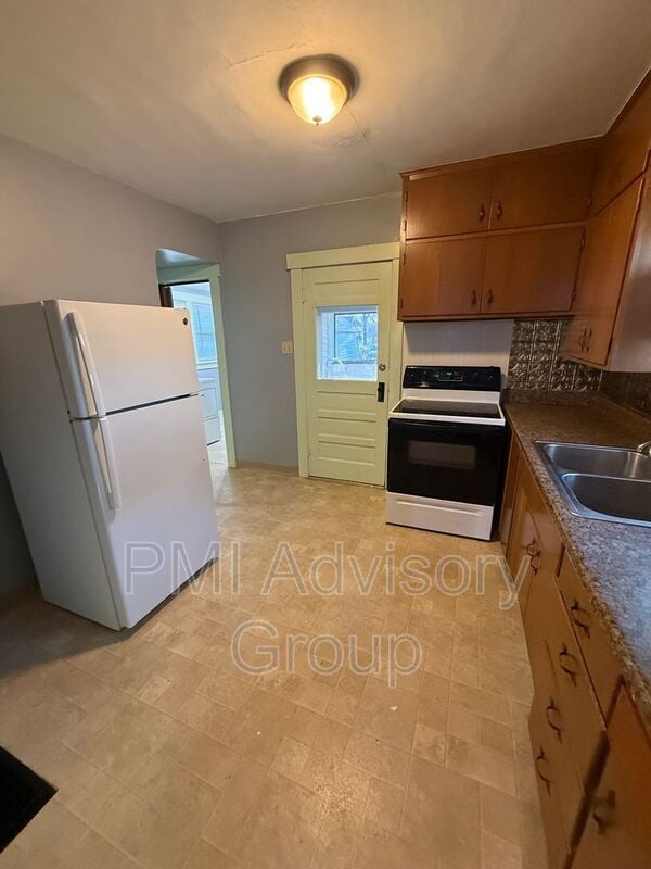 Photo - 1228 SW Woodward Ave