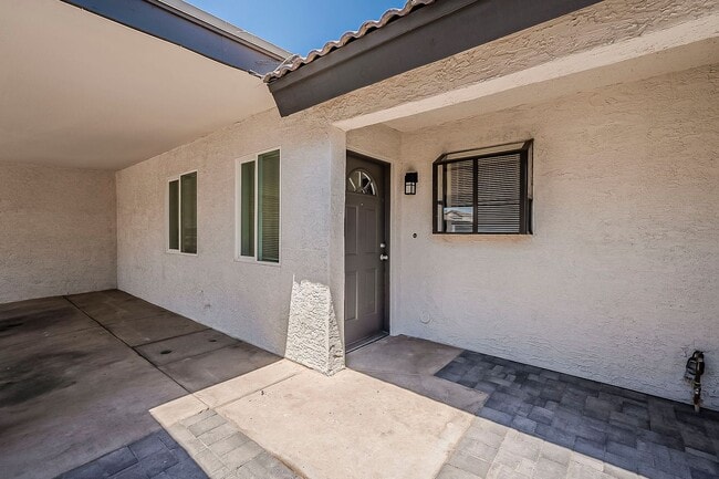 Photo - Remodeled 2bed/2ba Townhome - Ask about our Move-in Specials