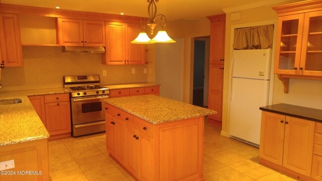 Building Photo - 48 Rodhos St