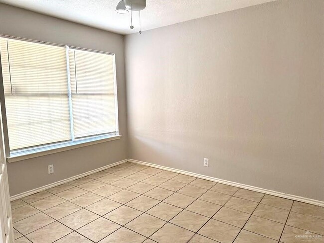 Photo - 9 Swallow Ave