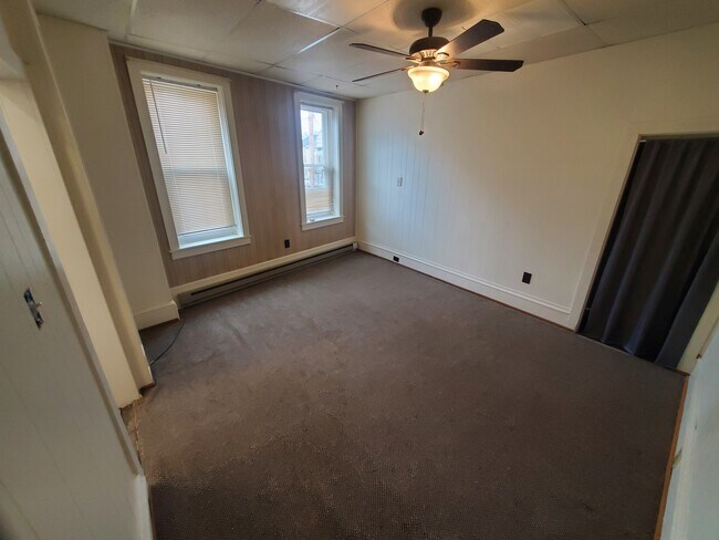 Vista del dormitorio 1 - 400 S Main St