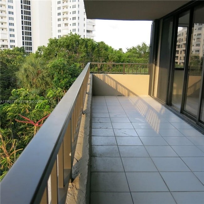 Building Photo - 251 Crandon Blvd Unit 309