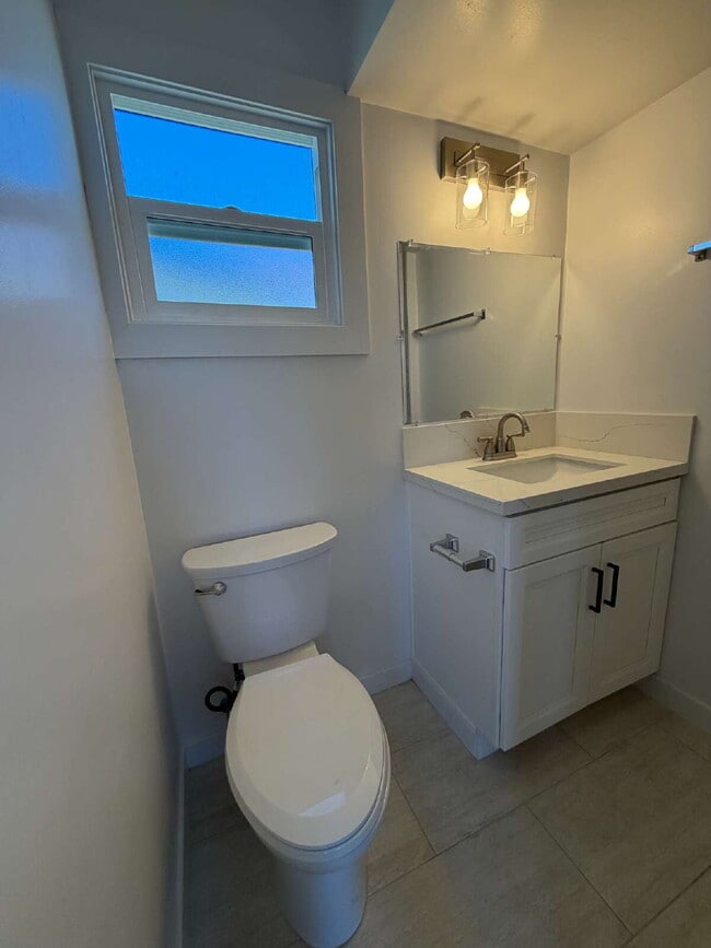 Building Photo - !!! OPEN HOUSE !!! - Wednesday July 1st - 4:00pm to 7:00pm Unit 8