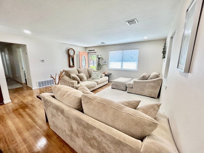 Photo - Gorgeous Fully Furnished 3 Bed/2 Bath Home...