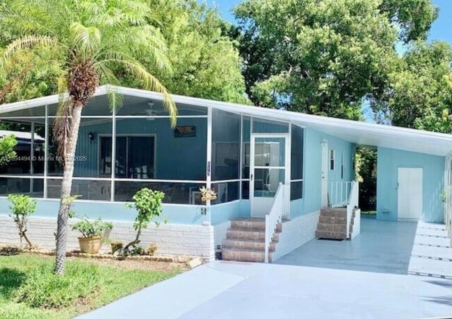 Photo - 613 N Emerald Dr