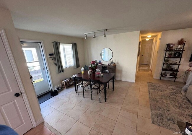 Photo - 518 E Penn St Unidad Ground