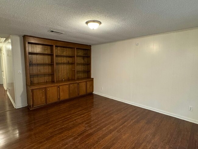 Photo - 2235 Scanlon Dr