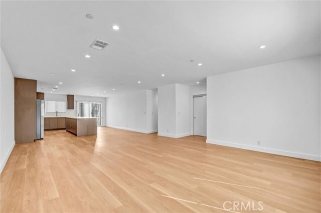 Photo - 18225 Chatsworth St