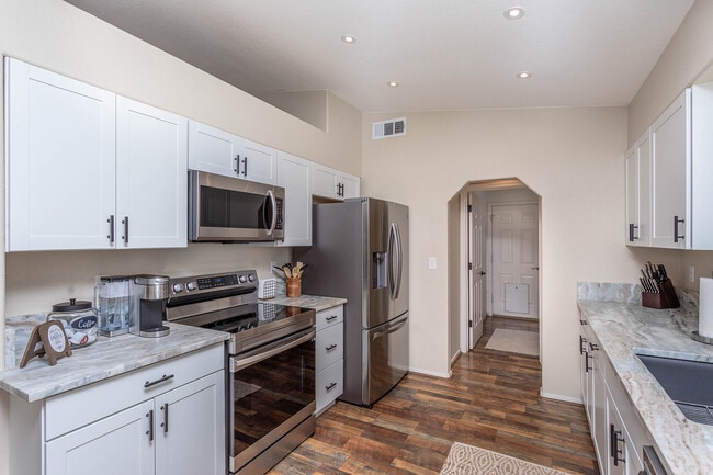 Photo - 13 El Dorado Ave S