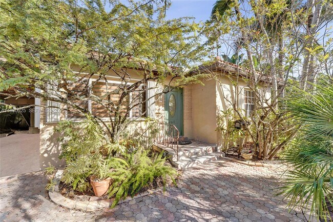 Photo - 2611 Roosevelt St