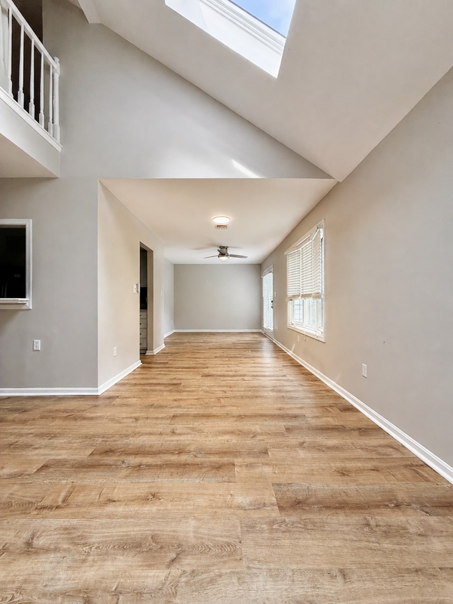 Photo - 252 Crescent Dr