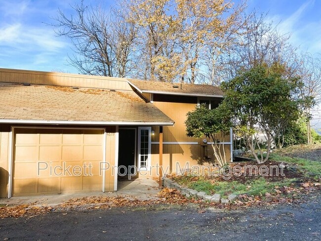 Photo - 4619 Beach Dr E