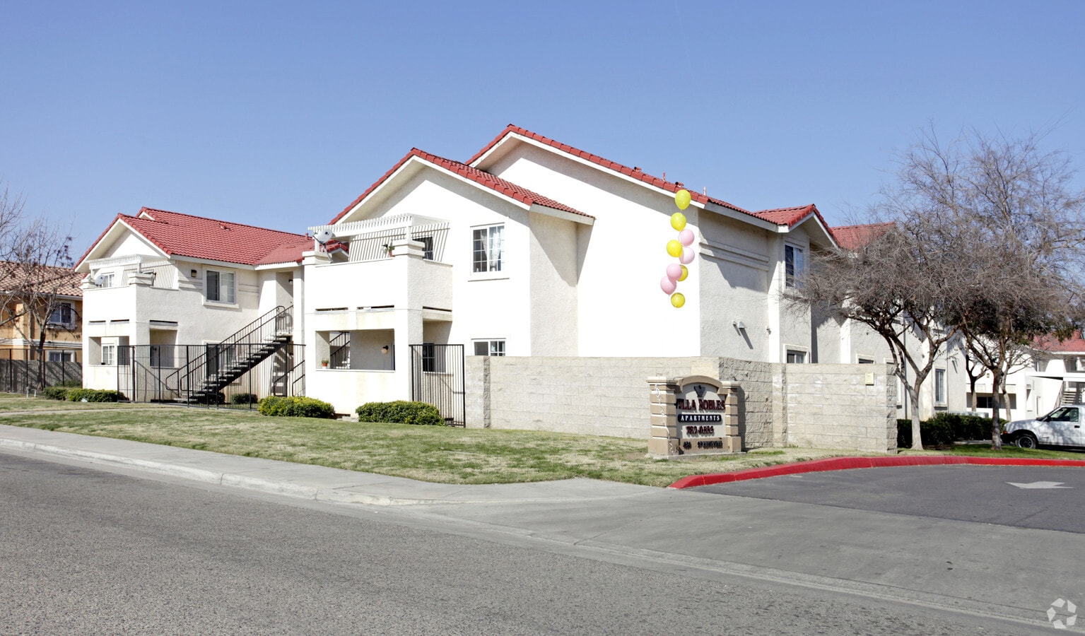 Photo - Villa Robles Apartments